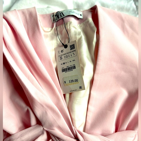 Beautiful new dress - Picture 3 of 6